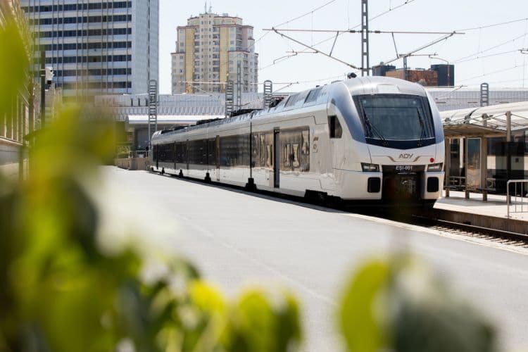 Azərbaycanda dəmir yolu ilə yük daşınması 1,4%, sərnişin daşınması isə 18,7% artıb