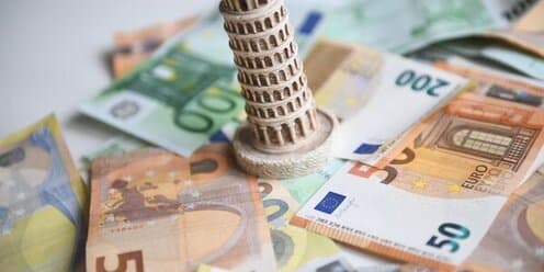 ABŞ dolları avro qarşısında möhkəmlənir, funt sterlinq qarşısında sabitdir