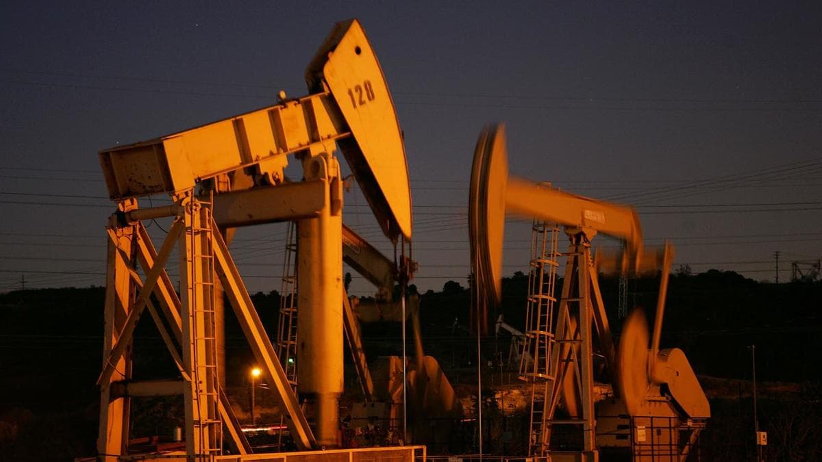 Neftin qiyməti 1%-dən çox itirir, Brent bir barel üçün 75,5 dollara satılır