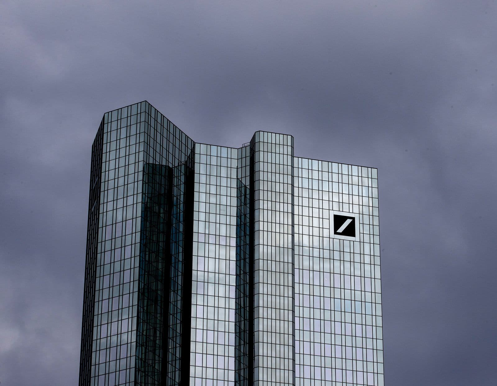 Deutsche Bank yaşıl yuyulma halında 25 milyon avro cərimə ödəyəcək