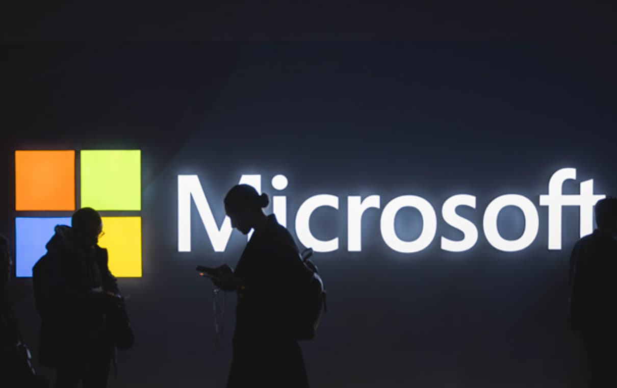 Apple səhmləri dörd seansda 23% düşdü, Microsoft yenidən dünyanın ən dəyərli şirkəti oldu