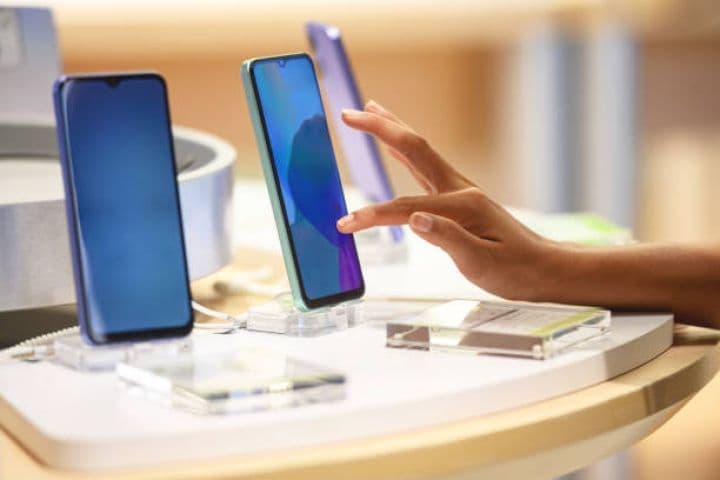 Azərbaycana Hindistandan smartfon idxalı xeyli azalıb