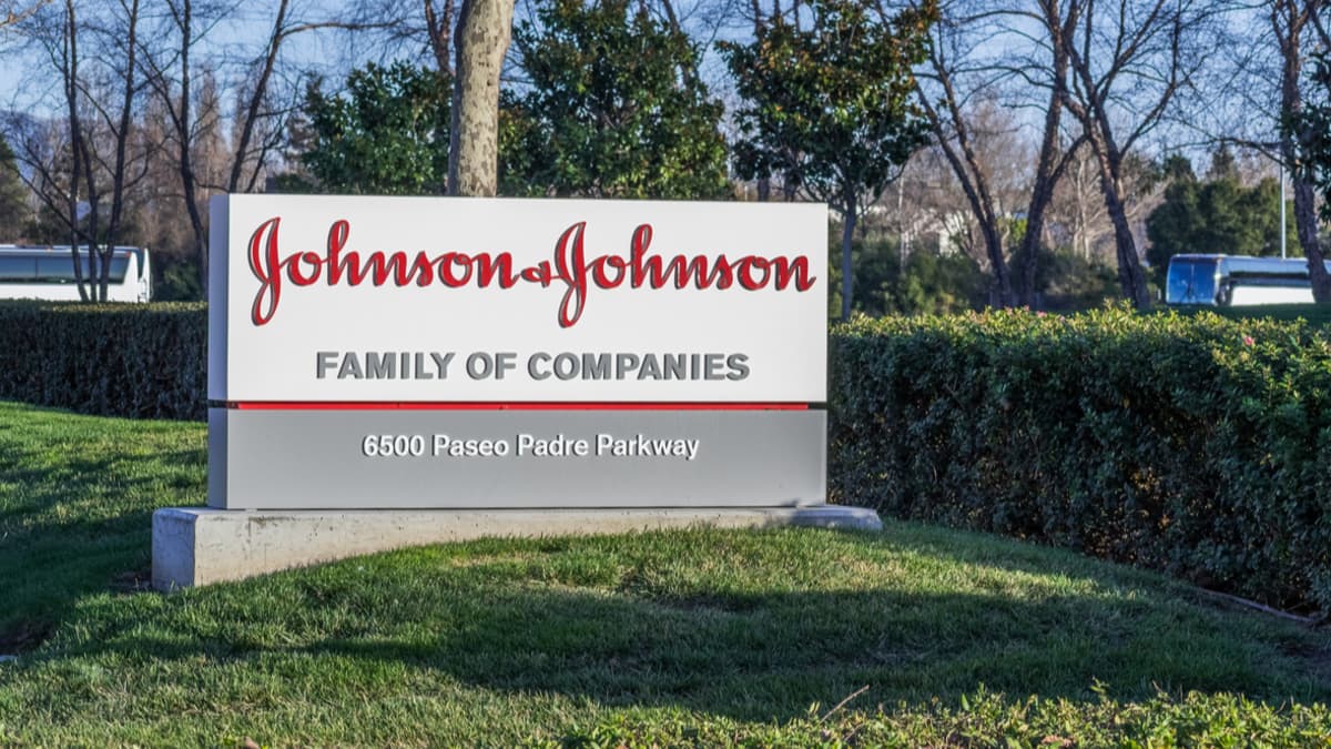 Johnson & Johnson rüblük xalis mənfəətini üç dəfədən çox artırdı