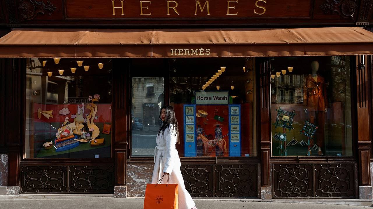 Hermes LVMH-ni ötərək Dünyanın Ən Dəyərli Dəbdəbəli Məhsullar Brendinə çevrilir