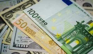 Neft qiymətlərinin düşməsi fonunda bazar ertəsi rubl yuana nəzərən əhəmiyyətli dərəcədə ucuzlaşıb
