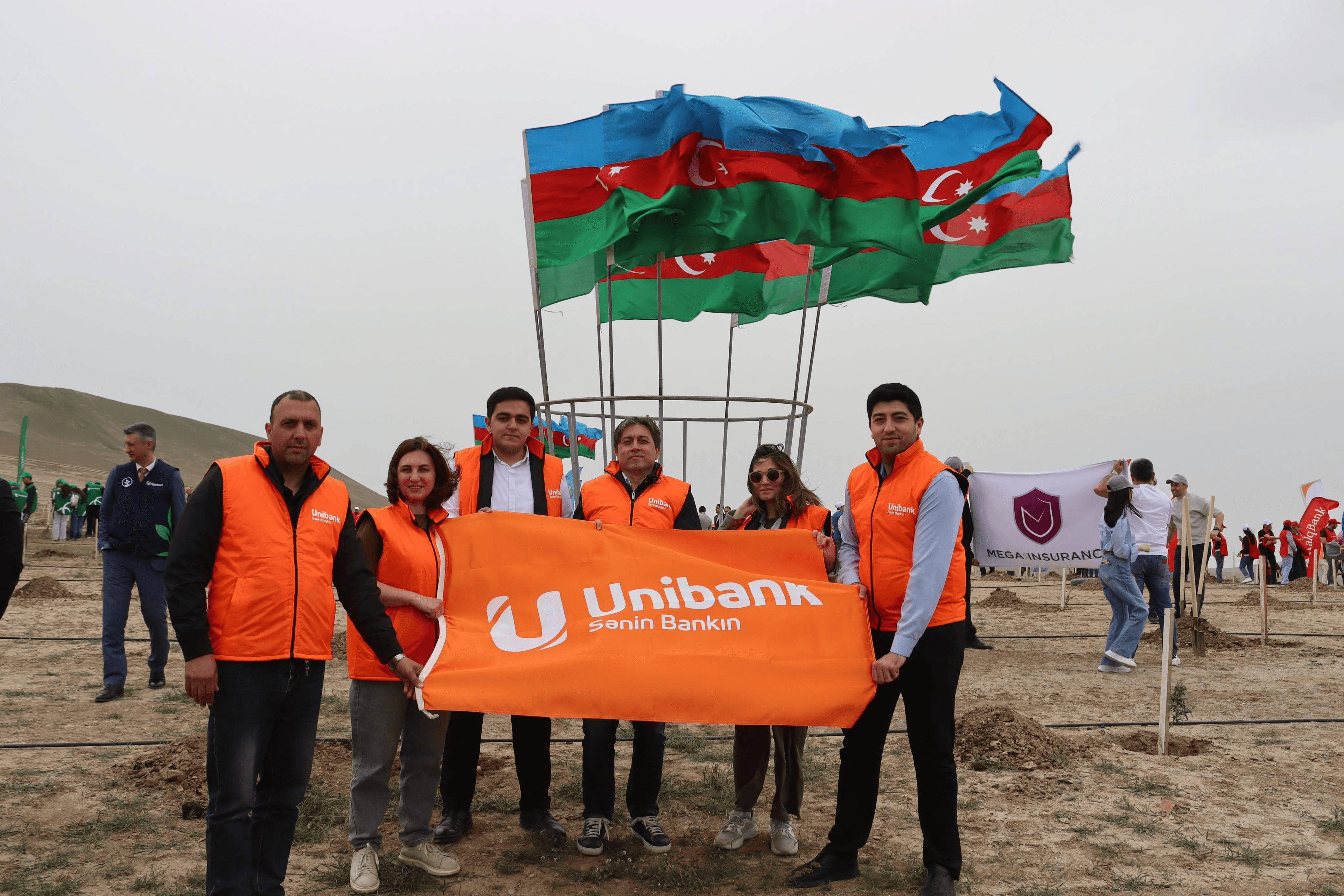 Unibank ağacəkmə aksiyasında iştirak edib