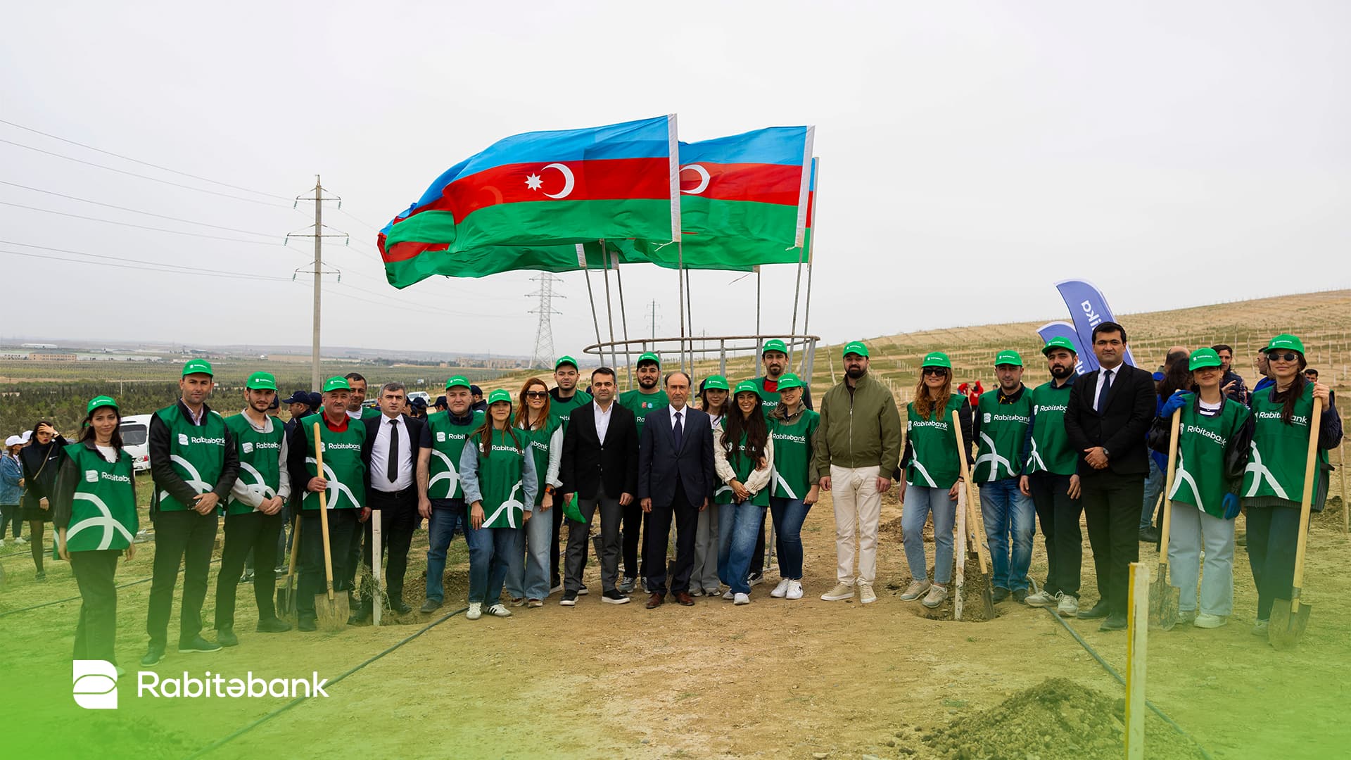 Rabitəbank rəhbərliyi və əməkdaşları Ümummilli lider Heydər Əliyevin ildönümünə həsr olunmuş ağacəkmə aksiyasında iştirak edib