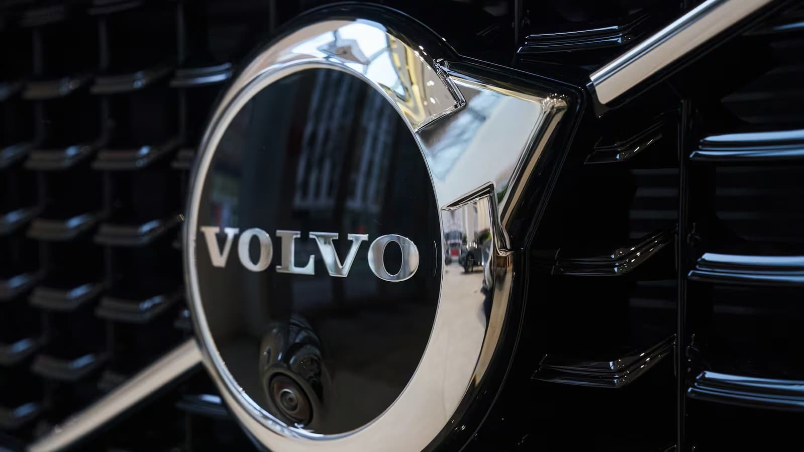 Volvo Car tam illik proqnozunu geri götürür, xərcləri 1,87 milyard dollar azaltmağı planlaşdırır