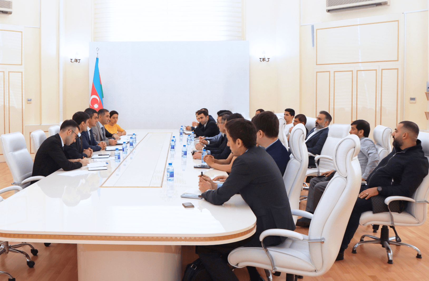 Elektron siqaret və tütün məhsulları bazarında çatışmazlıqlar müzakirə olunub