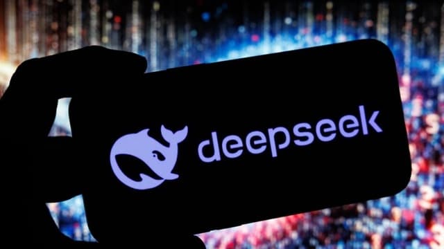 DeepSeek AI modelini yeniləyir Prover