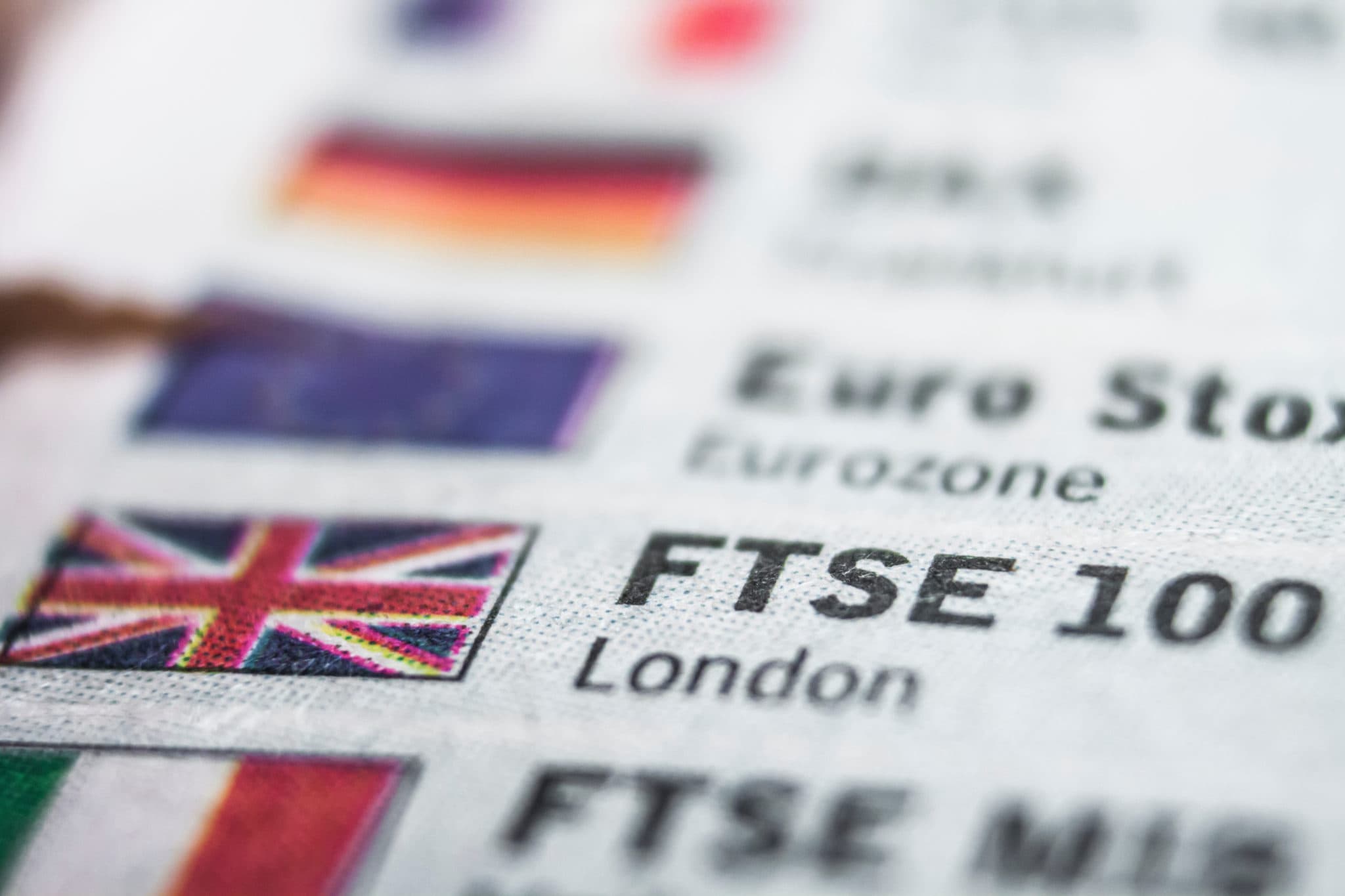 FTSE 100 indeksi cüzi artımla ayın zirvəsinə çatdı