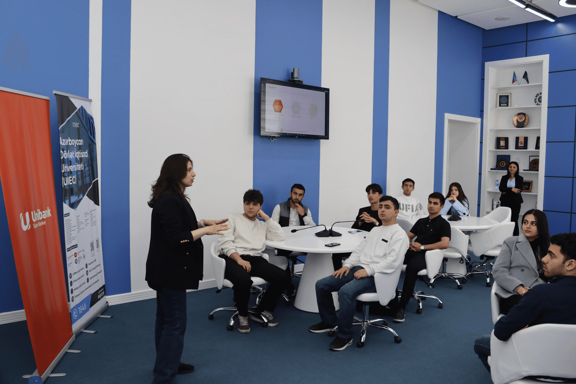 Unibank ADA və UNEC tələbələri üçün dayanıqlı maliyyə seminarları təşkil edib