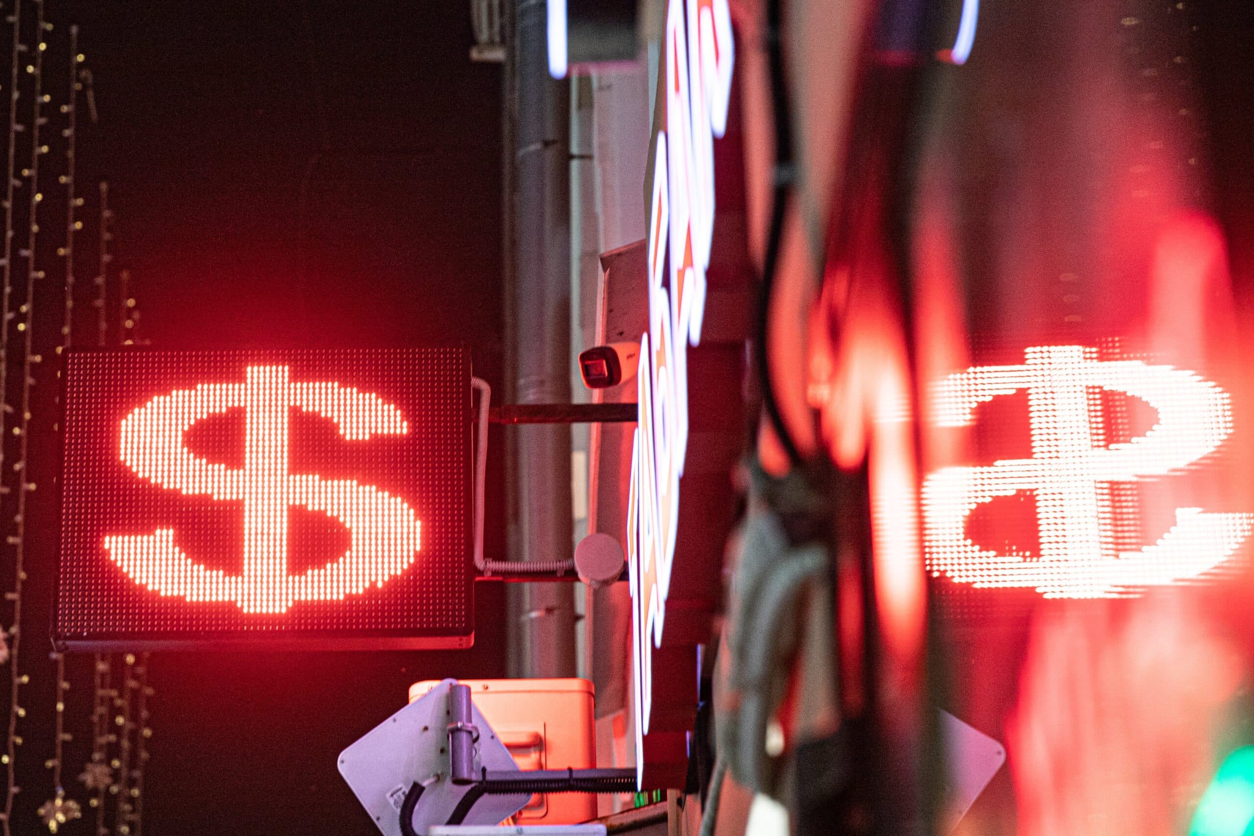 Rusiya bankları ilə bağlı şikayətlərin sayı birinci rübdə 36,8% artıb