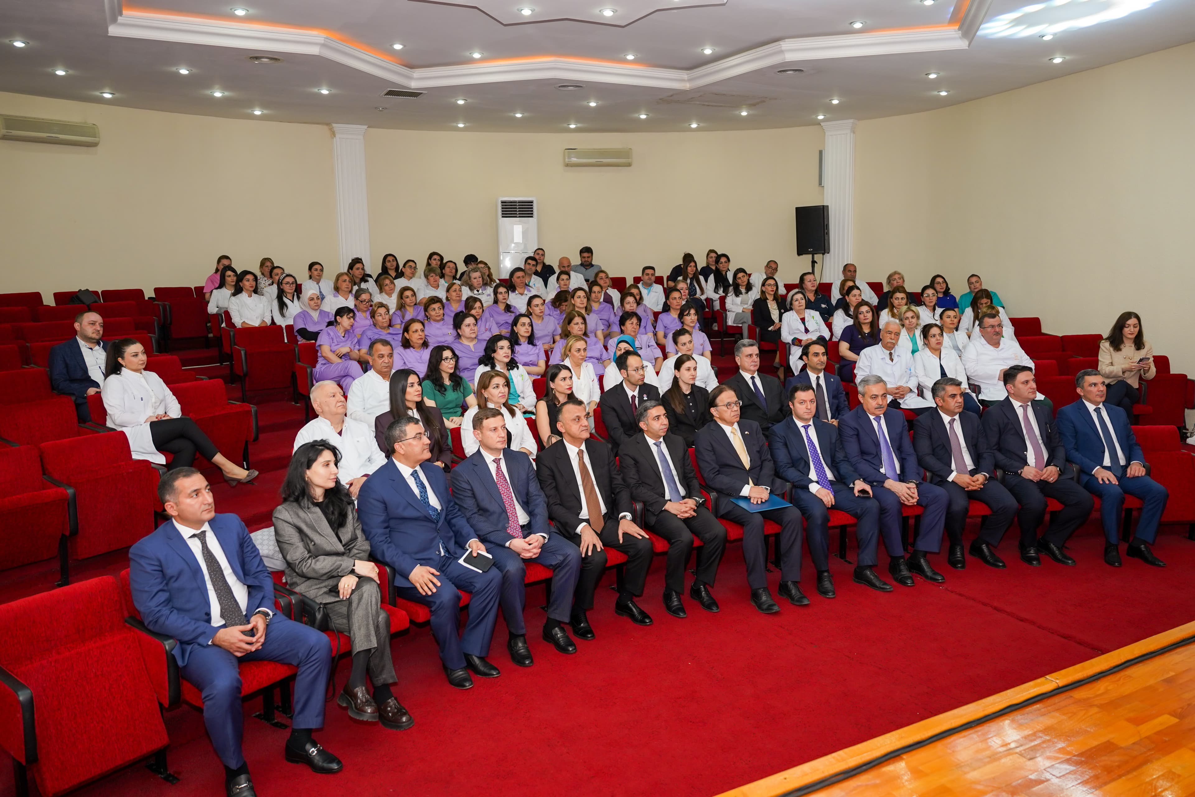Mərkəzi Neftçilər Xəstəxanasına müasir tibbi avadanlıqlar ianə edilib