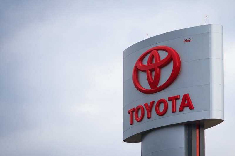 Toyota-nın gəlirləri azalıb
