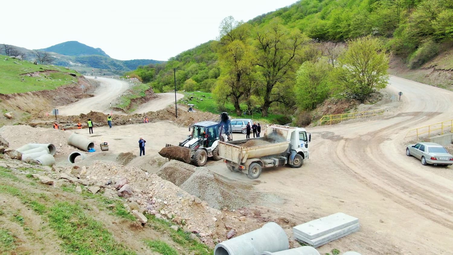 Çovdar-Çaykənd avtomobil yolunun 9.7 km-lik hissəsi əsaslı təmir olunur
VİDEO/FOTO