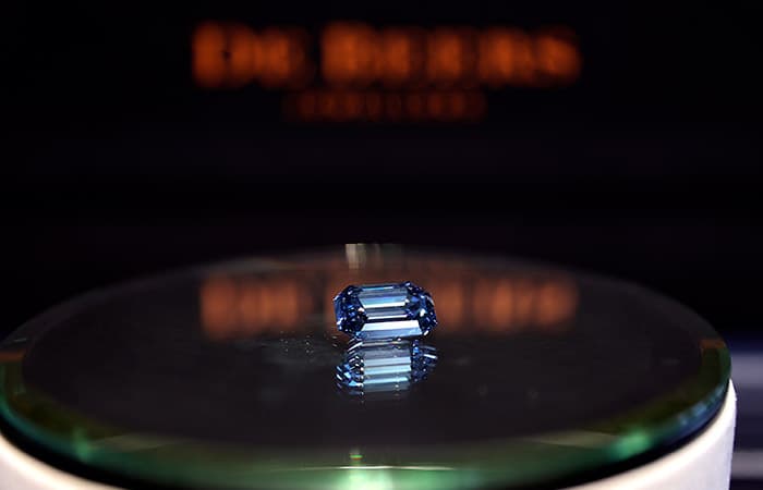 Bloomberg, De Beers almazlarının 10-20% endirimlə gizli satışı haqqında məlumat verdi.