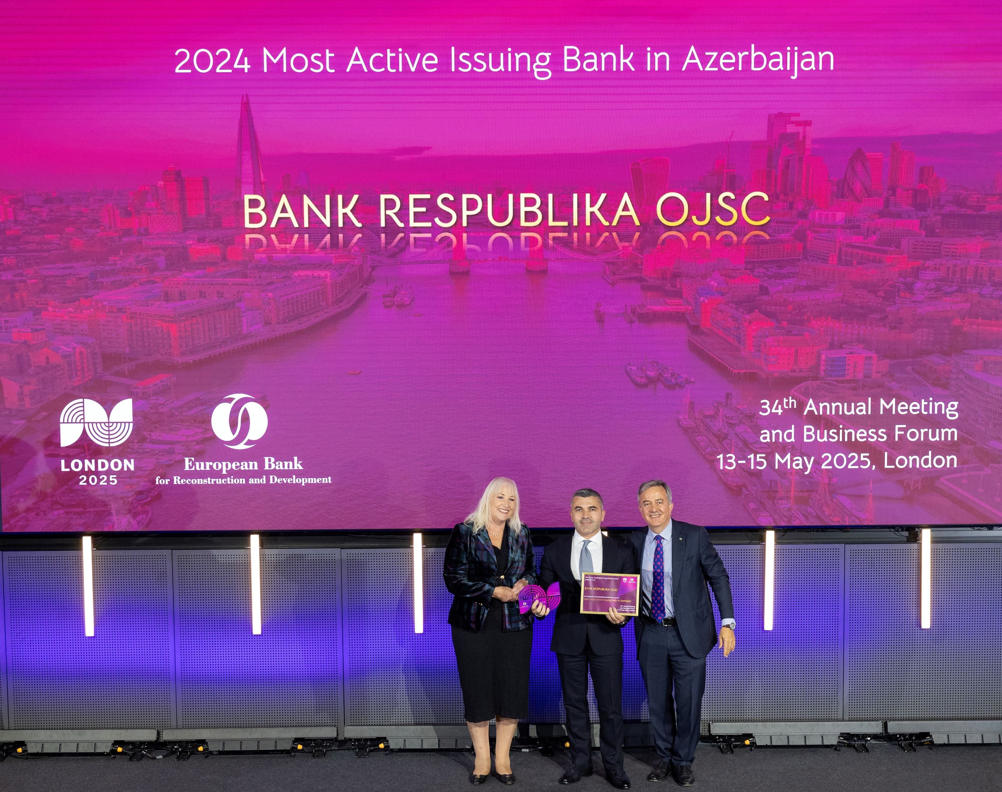 Bank Respublika növbəti dəfə “Azərbaycanda ən fəal emitent-bank” adına layiq görüldü