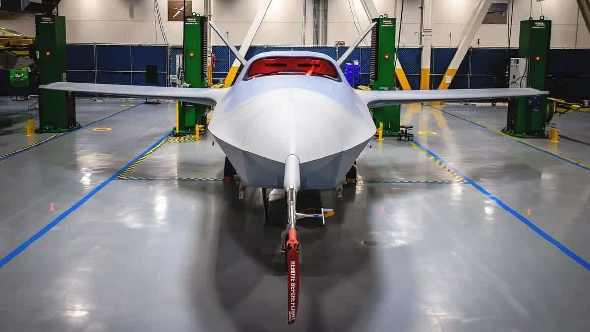 General Atomics ilk dəfə pilotsuz qırıcının prototipini təqdim etdi