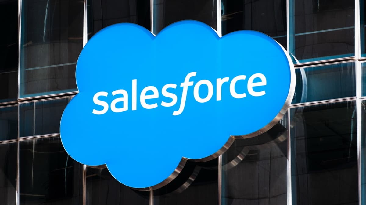 Salesforce rüblük gəliri 8% artaraq proqnozları üstələdi