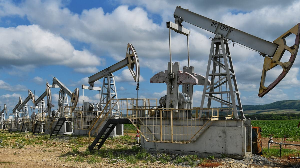 OPEC+ ölkələrinin iyunda neft hasilatını sutkada 360 min barel artırmaq imkanı var