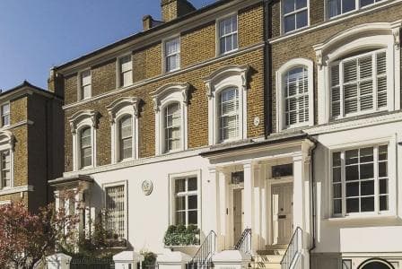 Böyük Britaniyada ev qiymətləri may ayında gözləniləndən çox artıb