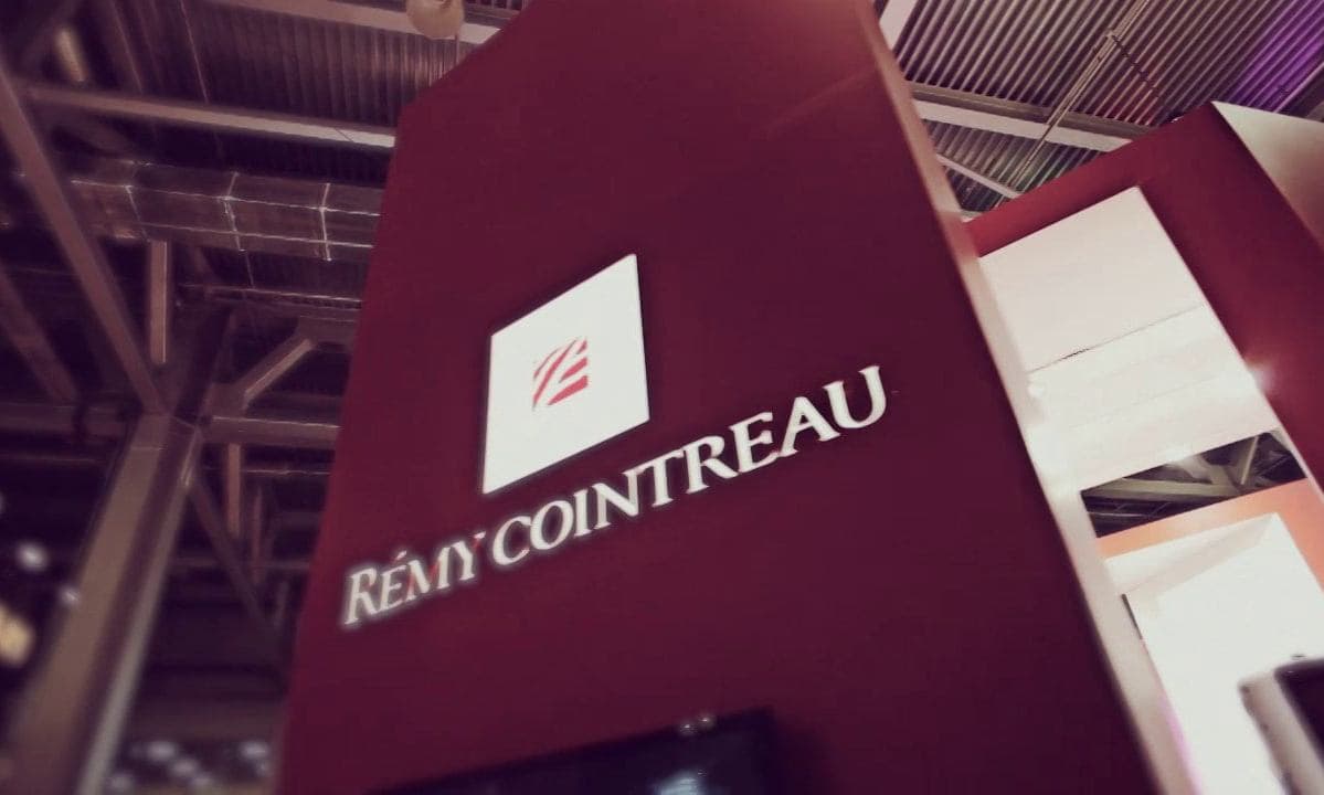 Remy Cointreau maliyyə ilində xalis mənfəəti üçdə bir, gəliri isə 18% azaldıb