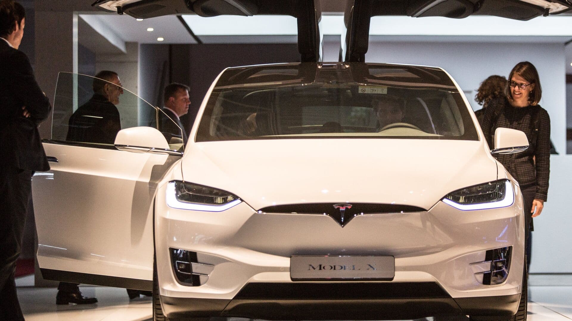 Tesla 172 Model Y elektrik avtomobilini geri çağırır