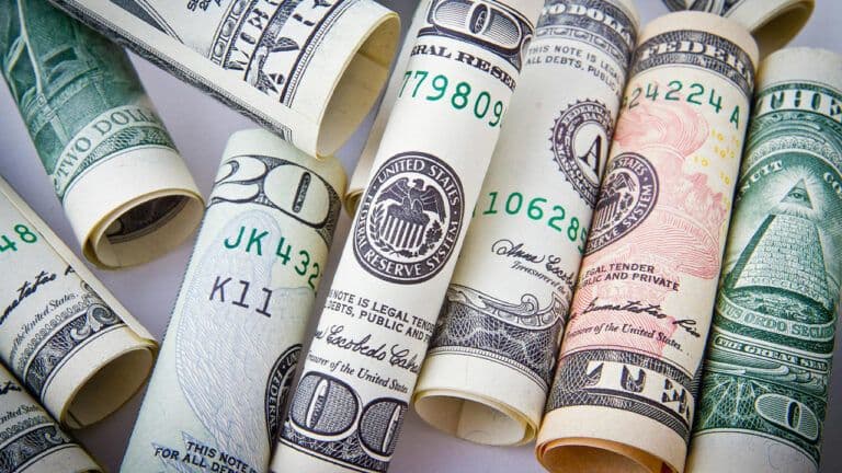 ABŞ-ın ticarət kəsiri aprel ayında 2,2 dəfə azalaraq 2023-cü ilin avqustundan bəri ən aşağı səviyyəyə çatıb