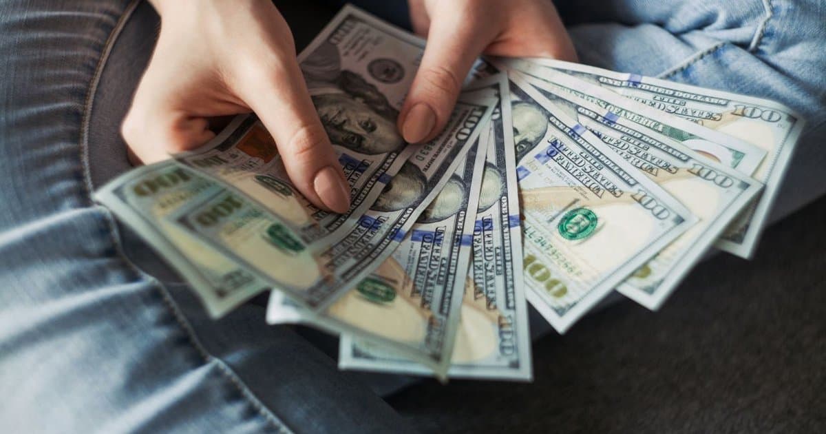 Böyük ixracatçılar may ayında valyuta satışlarını 2023-cü ilin ortalarından bəri ən aşağı səviyyəyə endiriblər