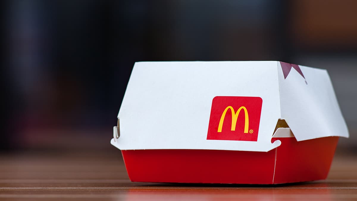 Analitiklər McDonald's Stock Tövsiyələrini Arıqlamaq Tələbinə Kəsdirdilər