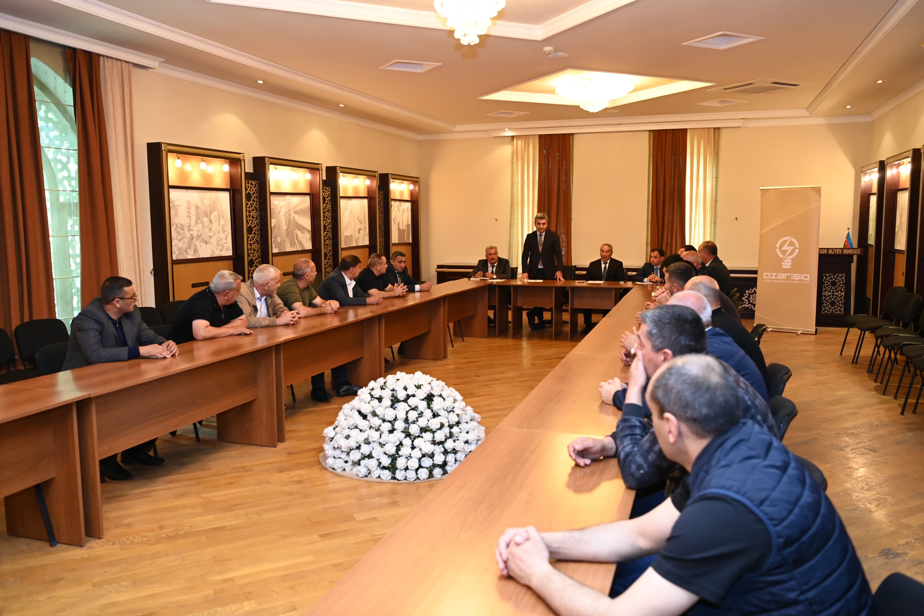 “Azərişıq” bölgələrdə təchizat və xidmətlər üzrə dialoqu gücləndirir