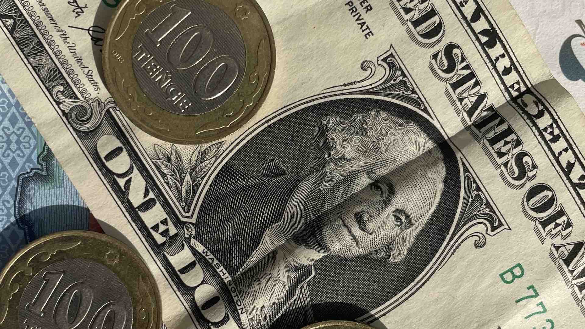 İxracatçılar vergi ödəmələrinə hazırlaşdıqları üçün səhər saatlarında rubl yuana nisbətdə bahalaşıb