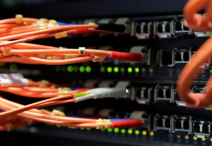 ABŞ ticarət müharibəsi fonunda Avropanın internetə asılılığı təhlükədədir