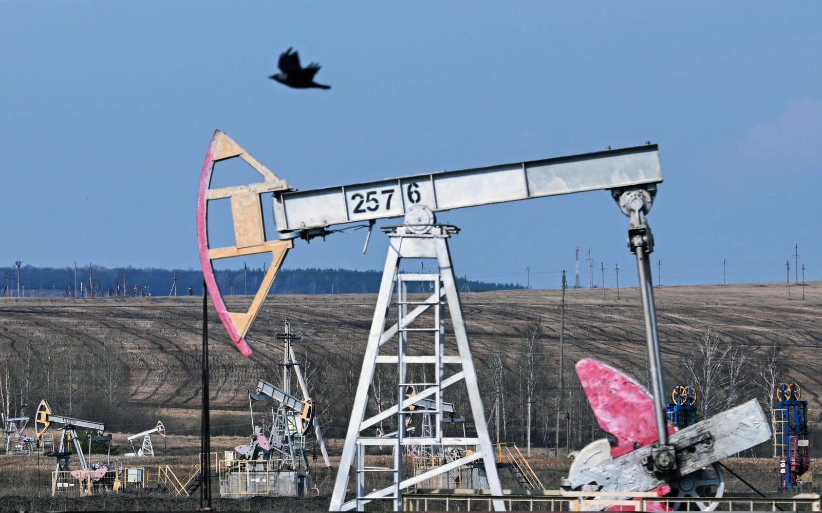 Neftin qiyməti enməkdə davam edir, Brent bir barel üçün 69,6 dollardan aşağı satılır