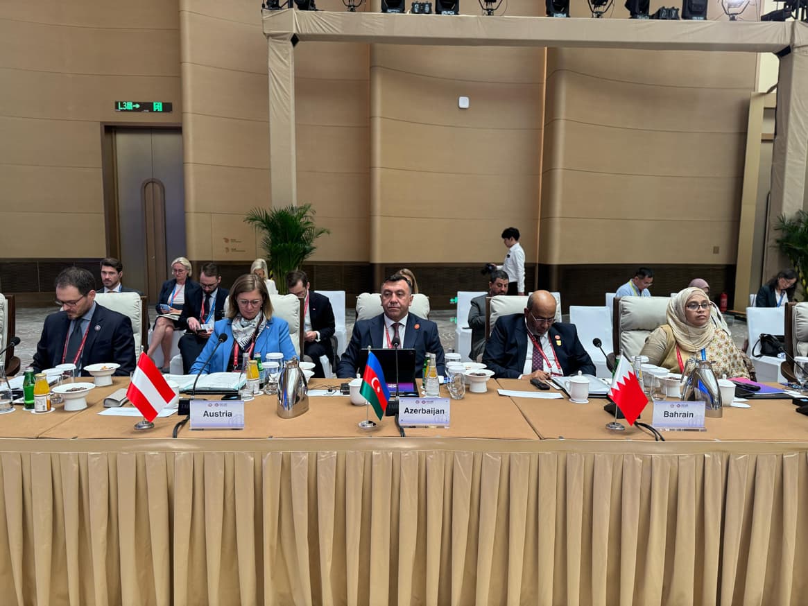 İqtisadiyyat nazirinin müavini Çində səfərdə olub