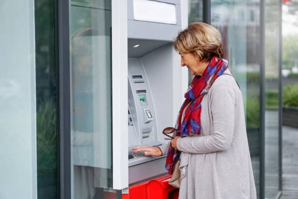 Azərbaycanda qadınlara pensiya təyinatı 12,5% artıb