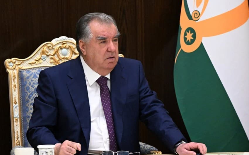 Tacikistan Prezidenti Emoməli Rəhmon Azərbaycana gəlib