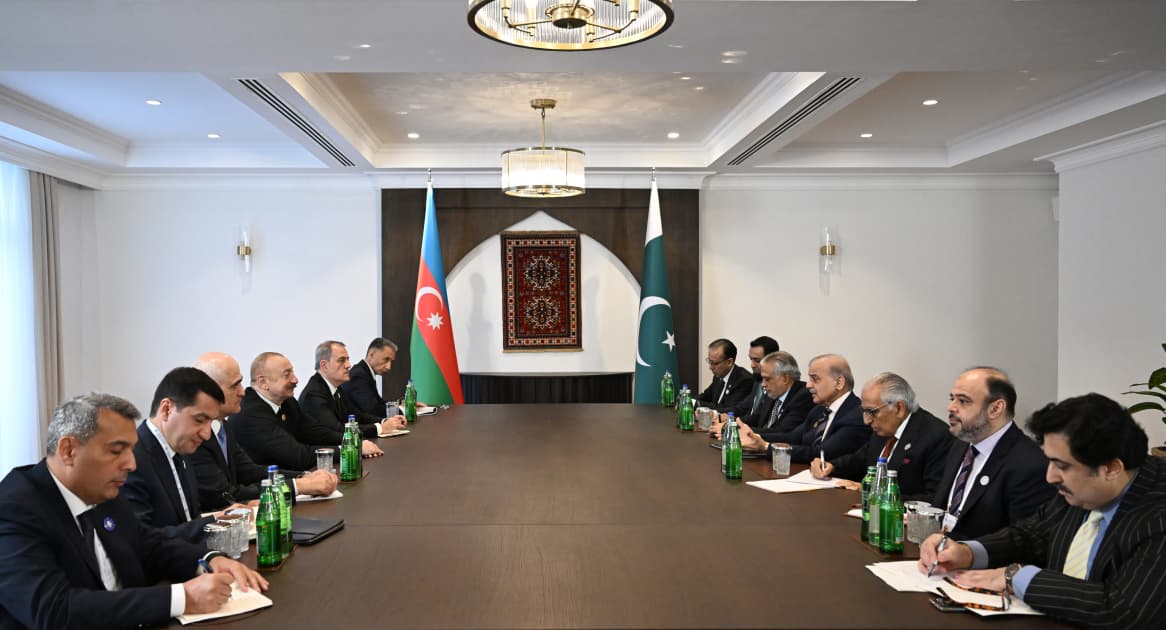 Prezident İlham Əliyev Xankəndidə Pakistanın Baş naziri ilə görüşüb