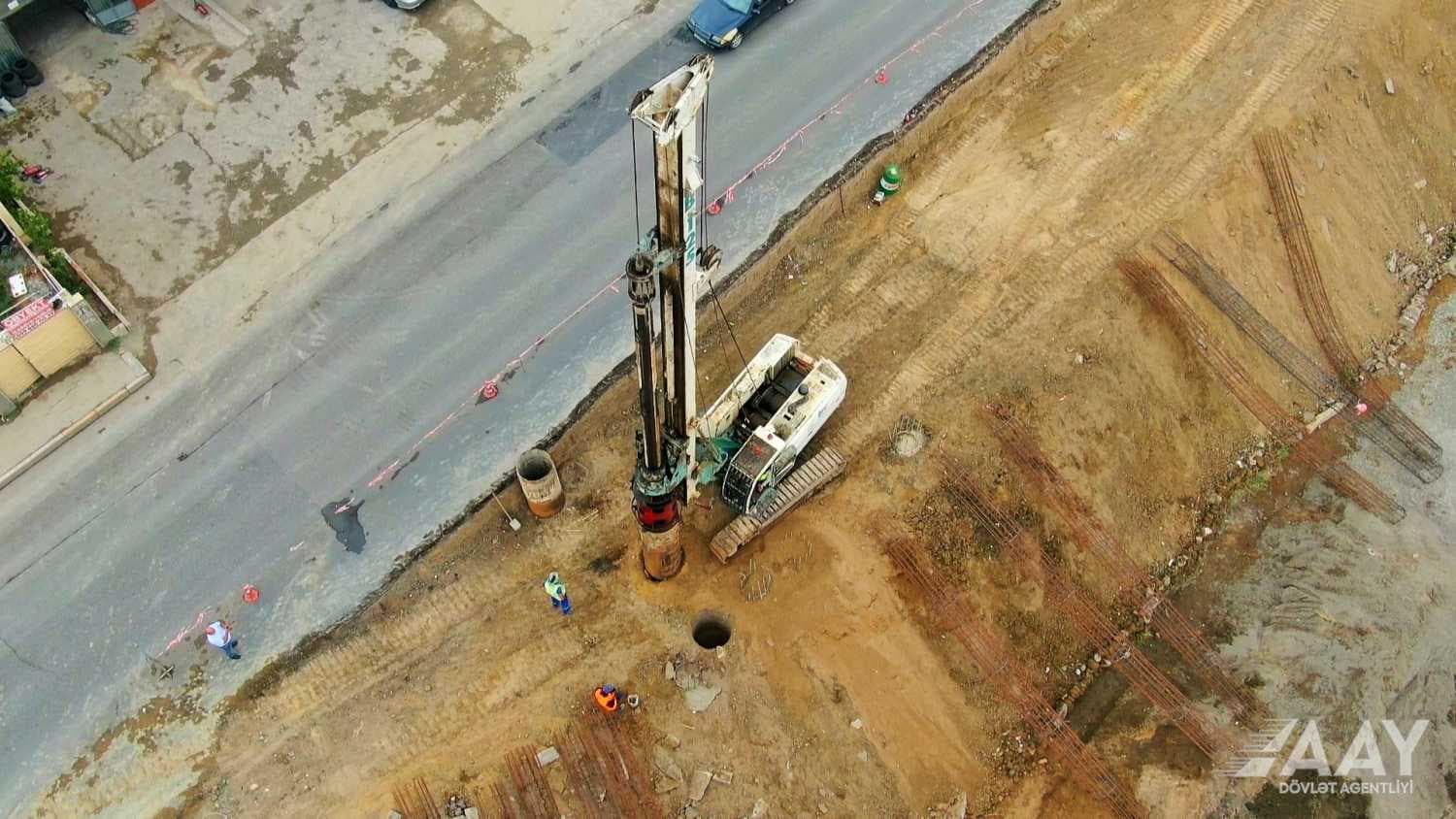 Körpüyə aparan yanaşma yollarının genişləndirilməsinə başlanılıb