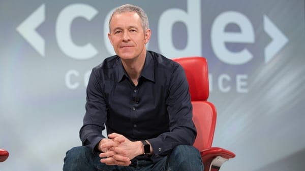 Apple-da COO dəyişir: Ceff Uilyams gedir, Sabih Xan gəlir