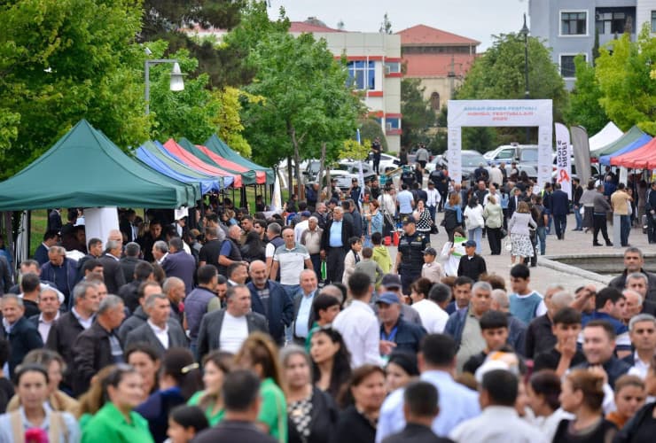 Aqrar Biznes Festivalları çərçivəsində keçirilən kredit yarmarkalarında fermer və sahibkarlıq subyektlərinə 1 milyon manata yaxın kredit ayrılıb