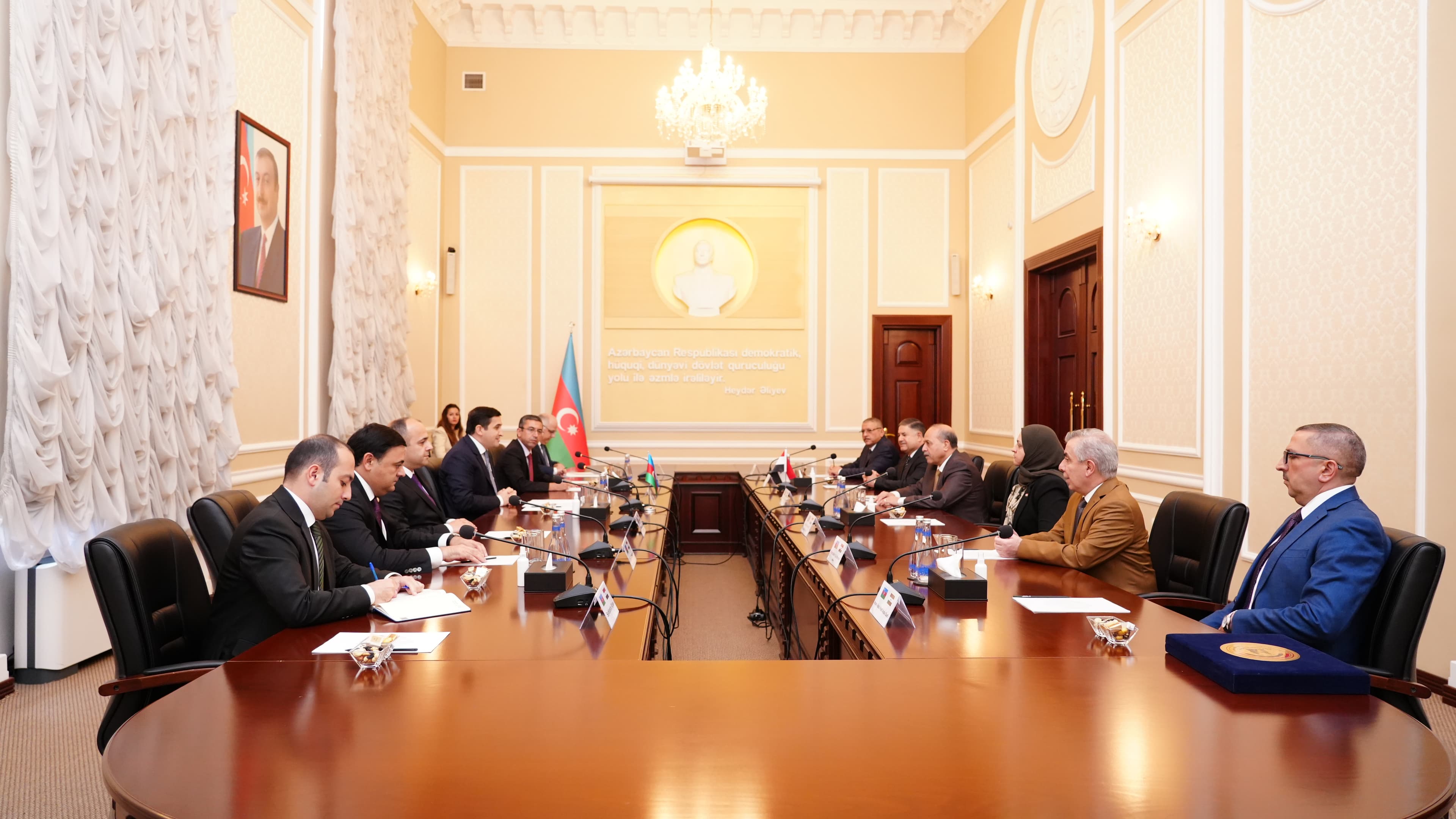 Azərbaycan və İraq arasında hüquqi əməkdaşlıq müzakirə olunub