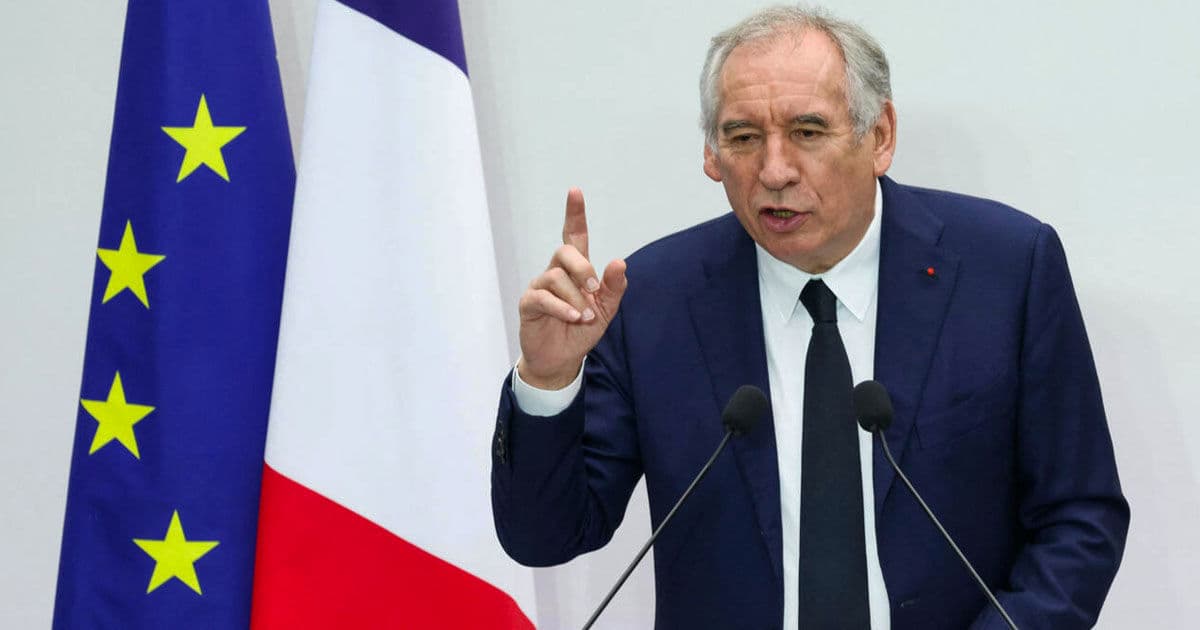 Fransanın baş naziri büdcə kəsirini azaltmaq üçün iki bayramı ləğv etməyi təklif edir