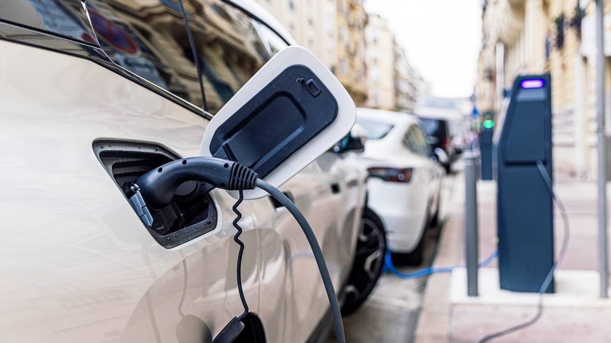 Azərbaycana idxal olunan elektromobillərin sayı azalıb, qiyməti isə ucuzlaşıb