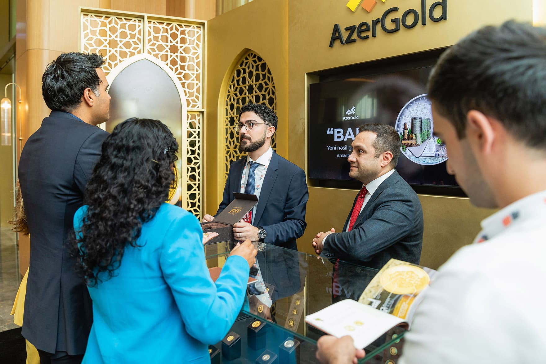 “AzerGold” şirkətinin qızıl və gümüş sikkələri Şuşa Forumunda nümayiş olunub