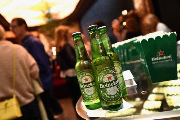Heineken ilk yarıda mənfəətə qayıdır