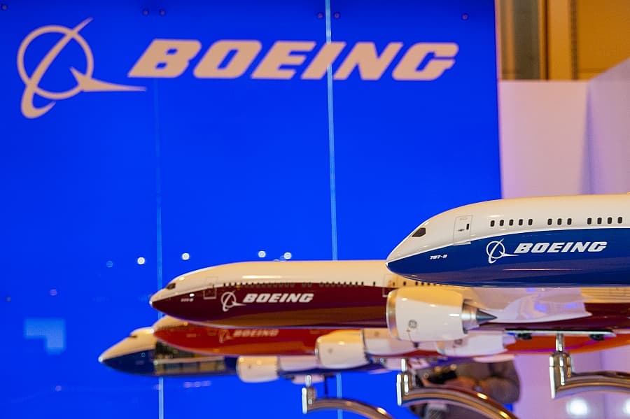 Boeing ikinci rübdə xalis itkini 2,4 dəfə azaldıb, gəliri 35% artıb