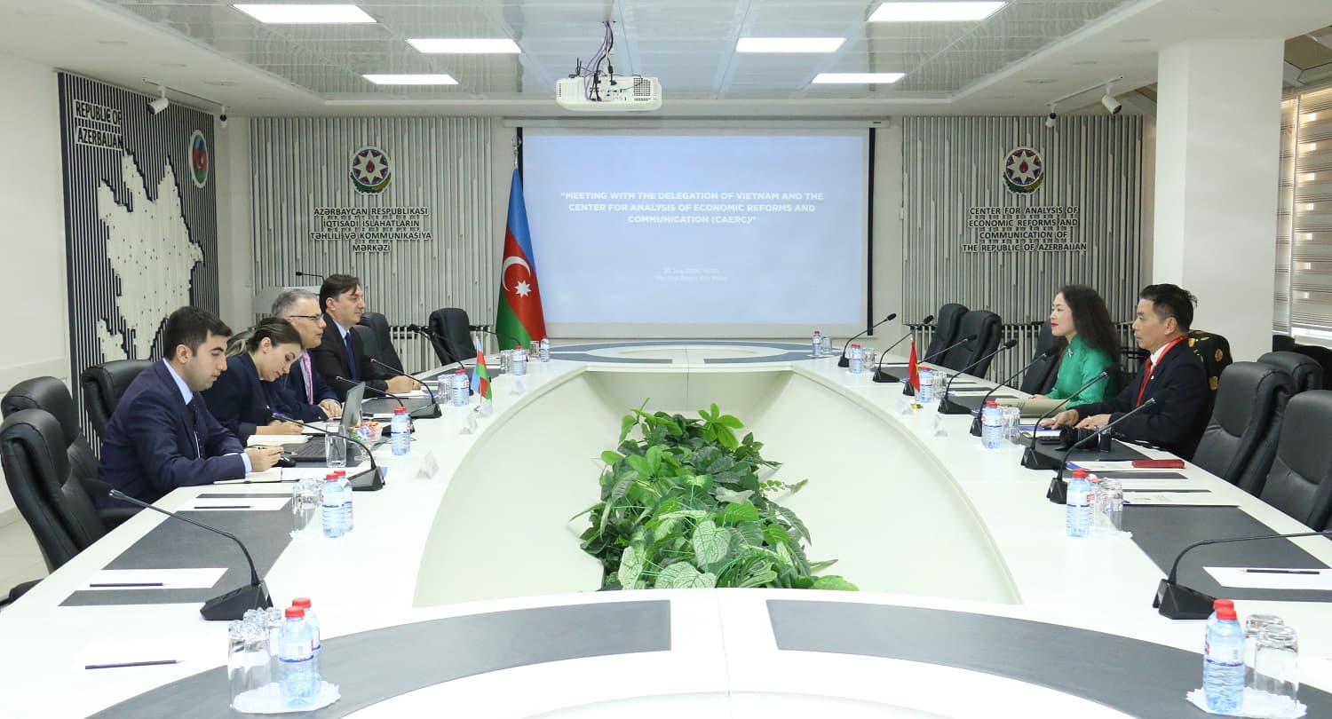 Vüsal Qasımlı Vyetnamın Siyasi İdarəetmə və İnkişaf Strateji İnstitutunun nümayəndələrini qəbul edib