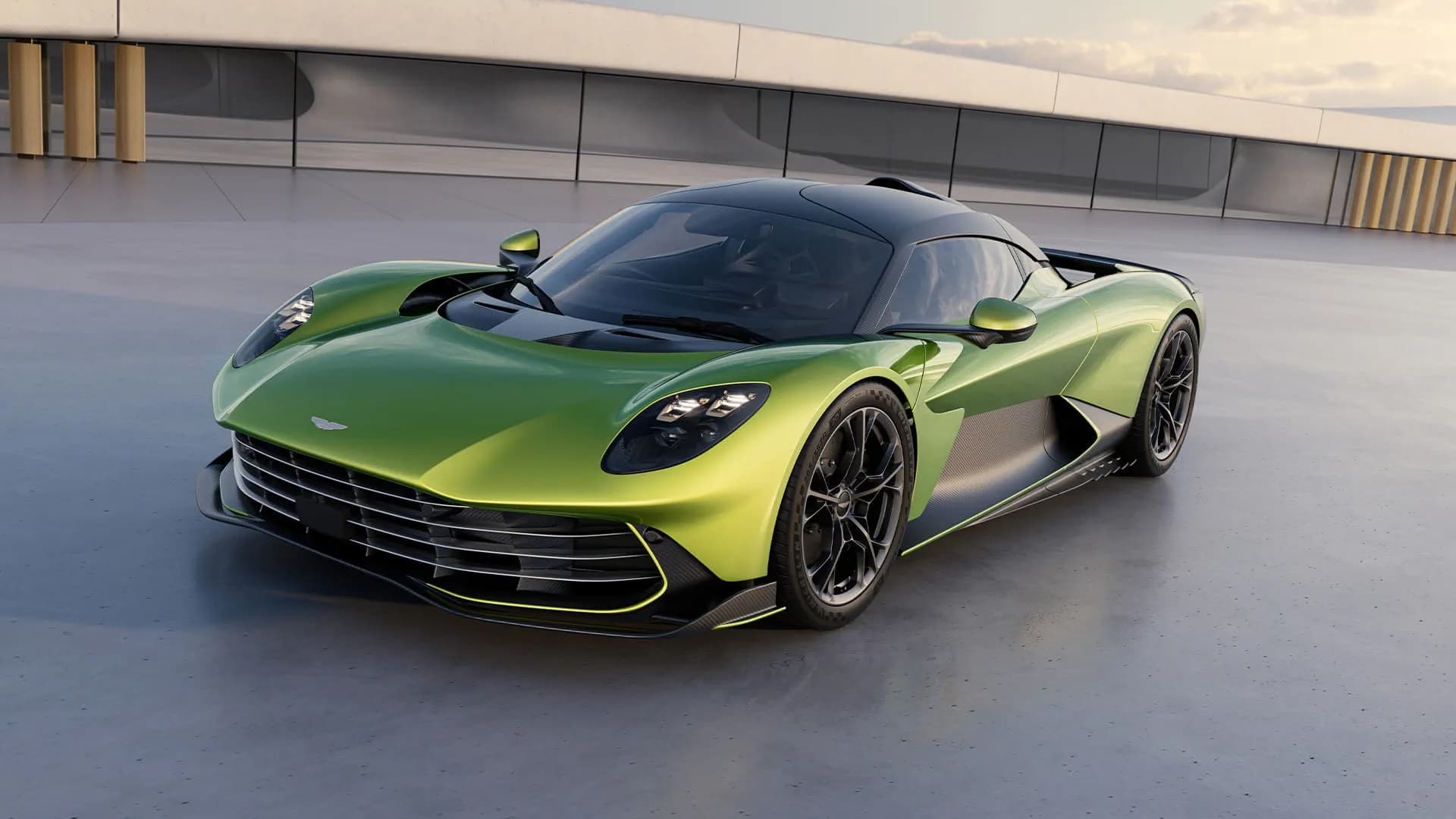 Aston Martin birinci yarımillik gəlirini 25% azaldıb, tam illik proqnozu aşağı salıb